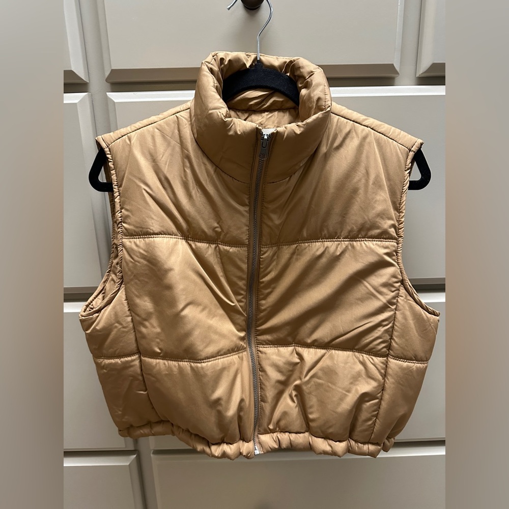 NWOT Thread & Supply Camel Cropped Puffer Vest